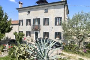 CASA SINGOLA COMPOSTA DA 2 UNITA' + ANNESSI