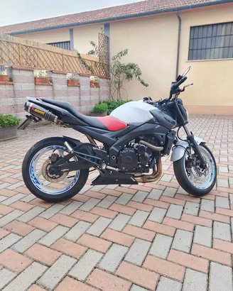 Moto Suzuki GSR 600