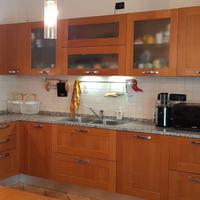 cucina moderna ciliegio e acciaio