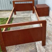 Letto singolo con comodino