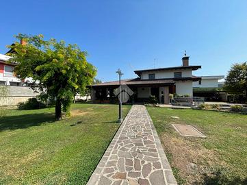 VILLA SINGOLA A ROMANO DI LOMBARDIA
