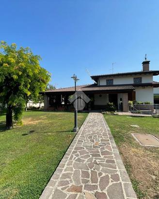 VILLA SINGOLA A ROMANO DI LOMBARDIA