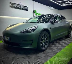 Tesla Model 3 Wrapping verde opaco