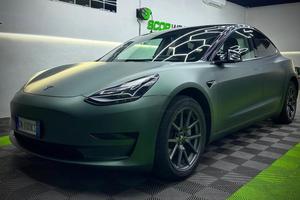 Tesla Model 3 Wrapping verde opaco