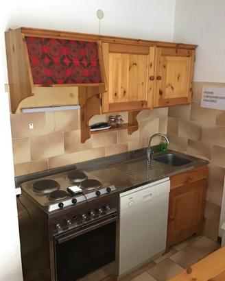 Blocco cucina con piastra elettrica