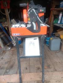 Macchina taglia piastrelle ad acqua