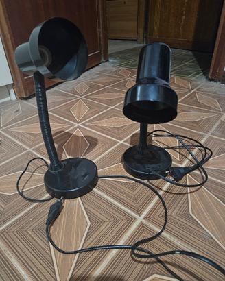 Coppia di lampade da tavolo o comodino.