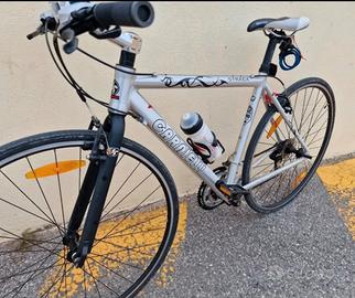 Bicicletta Sportiva leggerissima in allumino 