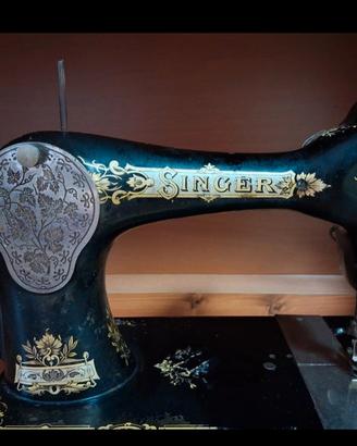 Macchina da cucire antica SINGER 