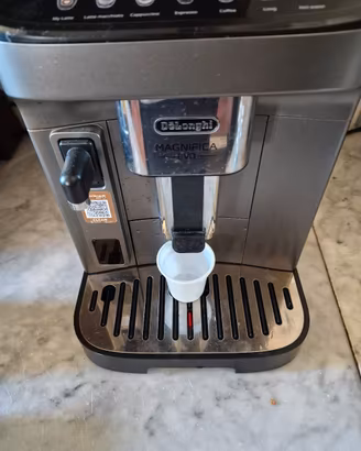 macchina da caffè  de longhi  magnifica 7 bevande 