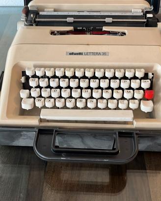 Macchina da scrivere Olivetti LETTERA 35