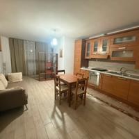 Bilocale arredato con POSTO AUTO 200 metri dall'os