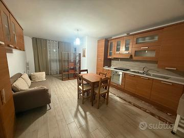 Bilocale arredato con POSTO AUTO 200 metri dall'os