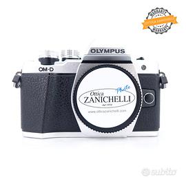 Olympus OM-D E-M10 II 5787 Scatti Usato (G1149)  