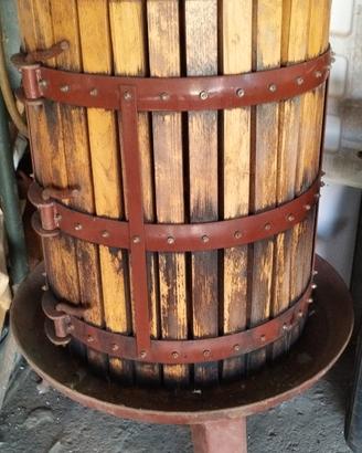 pressa a torchio per vino 