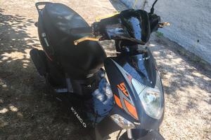 Kimco Agility 50 cc 4 tempi nero.