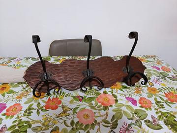 Appendiabiti artigianale in legno e ferro battuto 