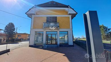 Locale commerciale - Cava Manara