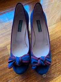 Décolleté in camoscio con fiocco