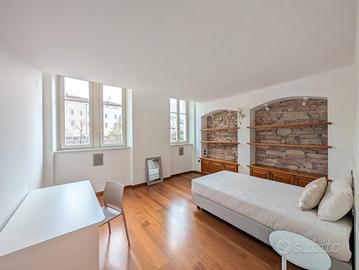 Ampie stanze singole in un appartamento splendido