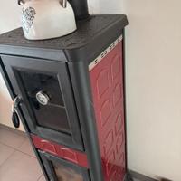 Stufa nordica a legna con forno