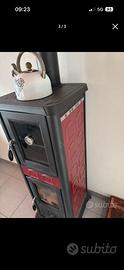 Stufa nordica a legna con forno