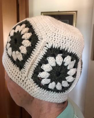 Cuffie in lana con borsetta abbinata