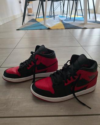 Jordan 1 mid Banned taglia 42,5