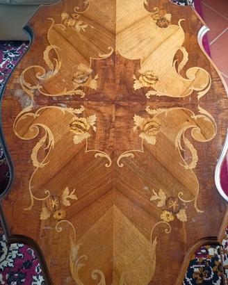 Tavolino in legno intarsiato