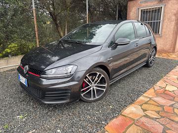 Volkswagen Golf 2.0 TDI DSG 5p. Highline BlueMotio