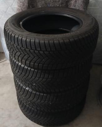 Pneumatici Goodyear 215/60 R16 invernali 