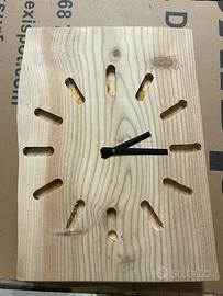 Orologio in legno da parete