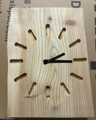 Orologio in legno da parete