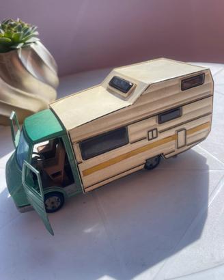 Autocaravan Fiat 242 da collezione