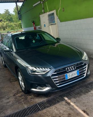 Audi A4 40 TDI quattro S tronic Business