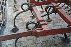 Attrezzo agricolo da usare solo in azienda