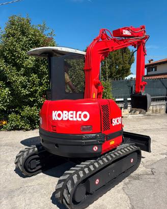E261 - ESCAVATORE KOBELCO 30 Q SK30