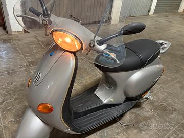 Scooter Vespa et2