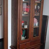 Vetrinetta con ante sottostanti arte povera