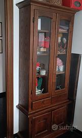 Vetrinetta con ante sottostanti arte povera