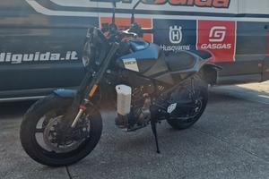 Husqvarna Svartpilen 801