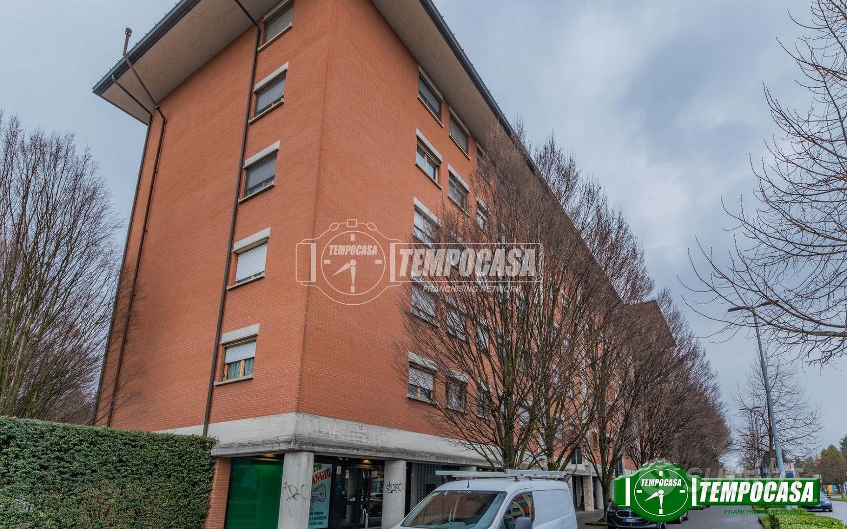 Bollate centro - Negozio con due vetrine e bagno - Vista 2