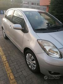 Toyota yaris 1.0 Sol 5 porte anno 2011 neopatentat