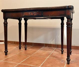 Elegante tavolino in legno allungabile