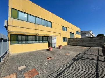 CAPANNONE A ROBECCO SUL NAVIGLIO