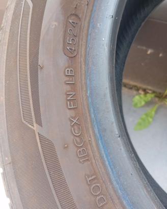 4 Pneumatici praticamente nuovi 175/65 R14