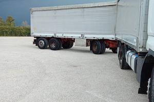 Camion con rimorchio