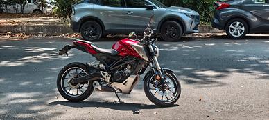 Honda cb125r 