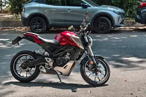 Honda cb125r 