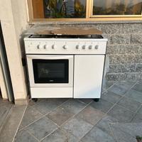 Fornello a gas 5 fuochi con forno